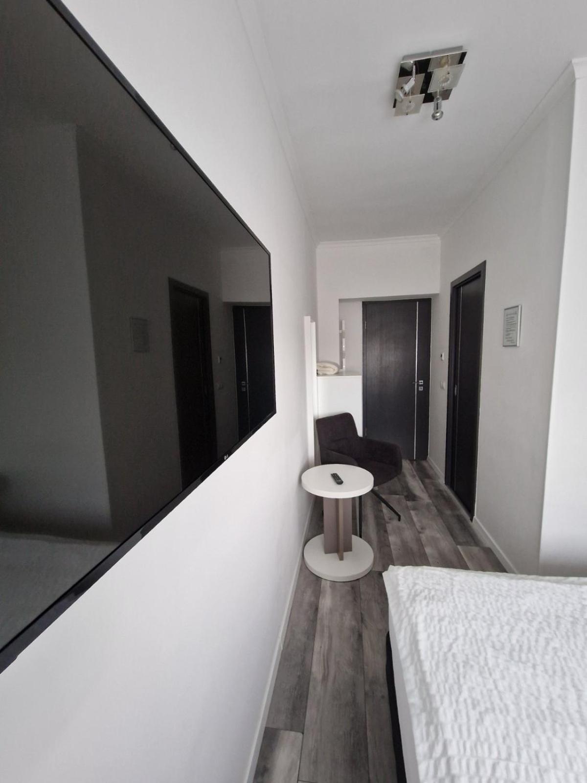 Nefelejcs Vendeghaz Hotel เกอเดิลเลอ ภายนอก รูปภาพ