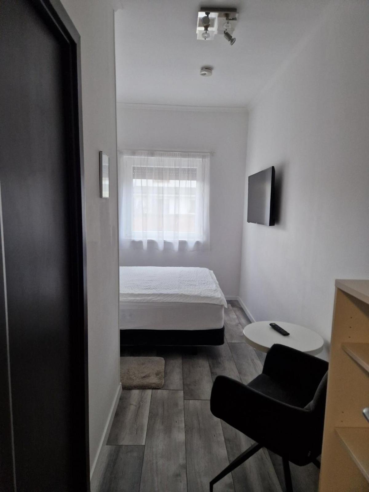 Nefelejcs Vendeghaz Hotel เกอเดิลเลอ ภายนอก รูปภาพ