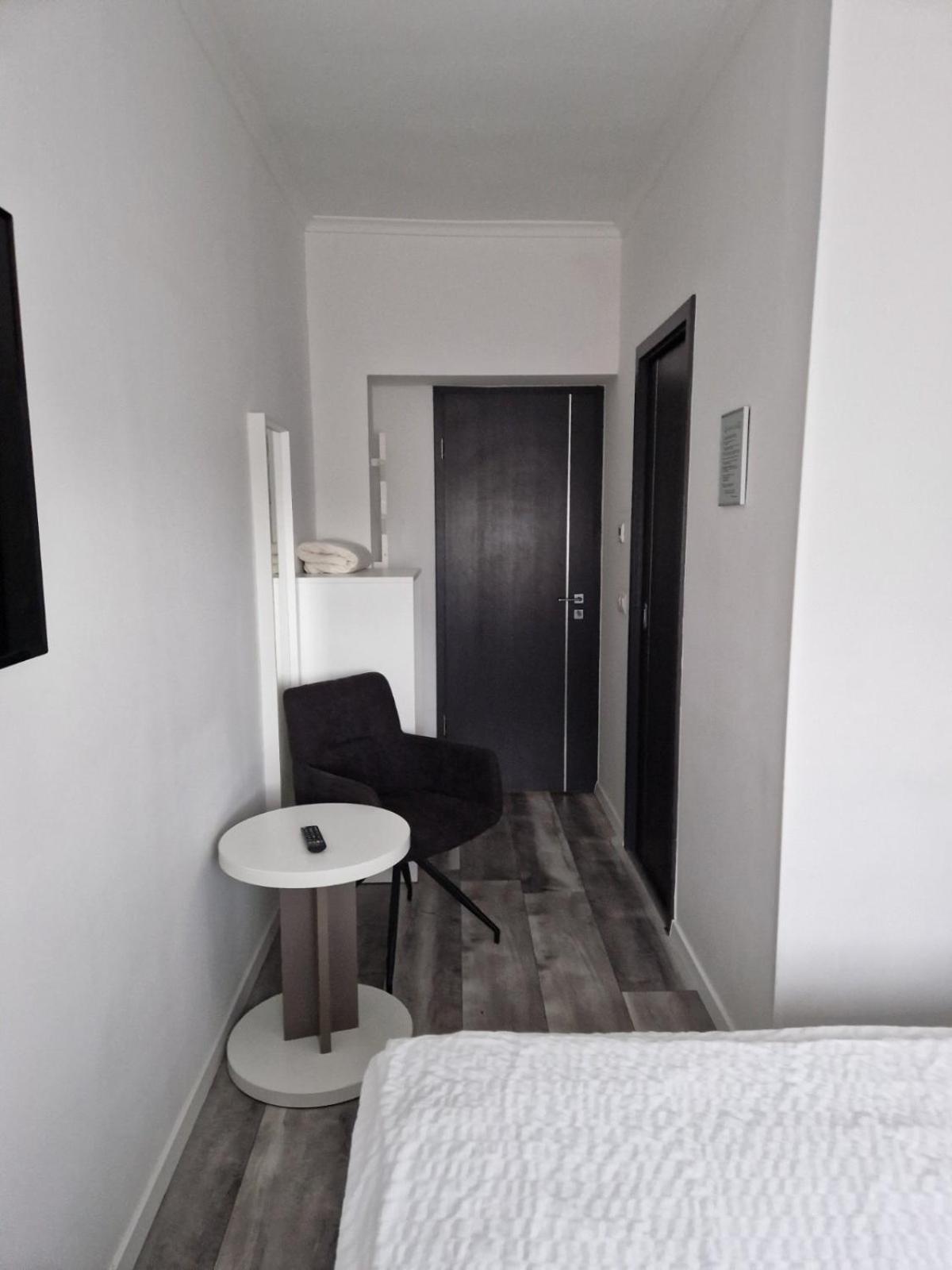 Nefelejcs Vendeghaz Hotel เกอเดิลเลอ ภายนอก รูปภาพ