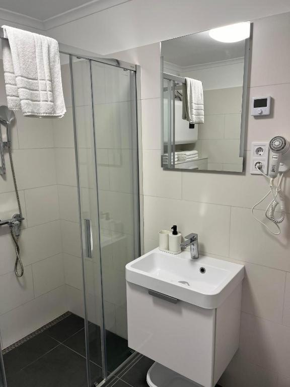 Nefelejcs Vendeghaz Hotel เกอเดิลเลอ ภายนอก รูปภาพ