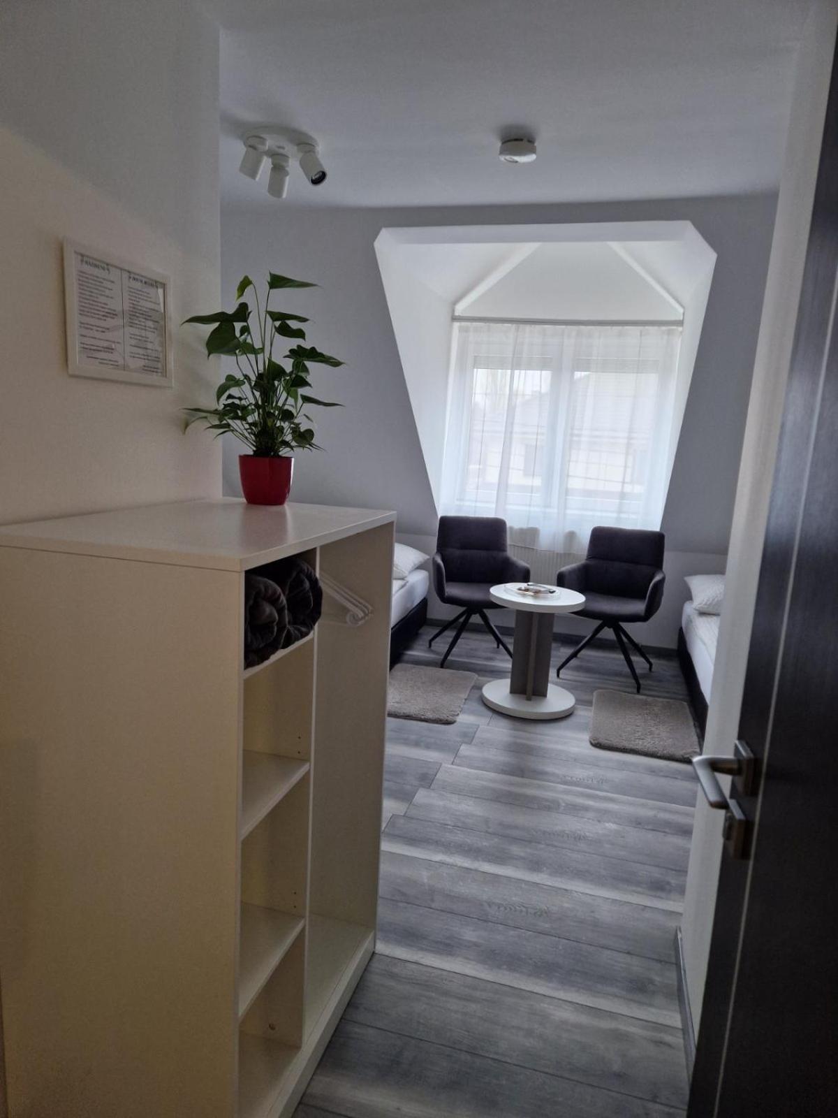 Nefelejcs Vendeghaz Hotel เกอเดิลเลอ ภายนอก รูปภาพ